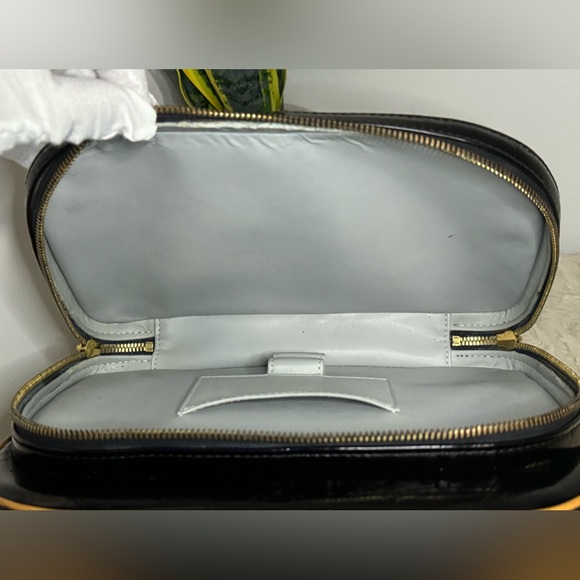 Authentic Louis Vuitton Monogram Vernis Murray Backpack - Picture 4 of 8